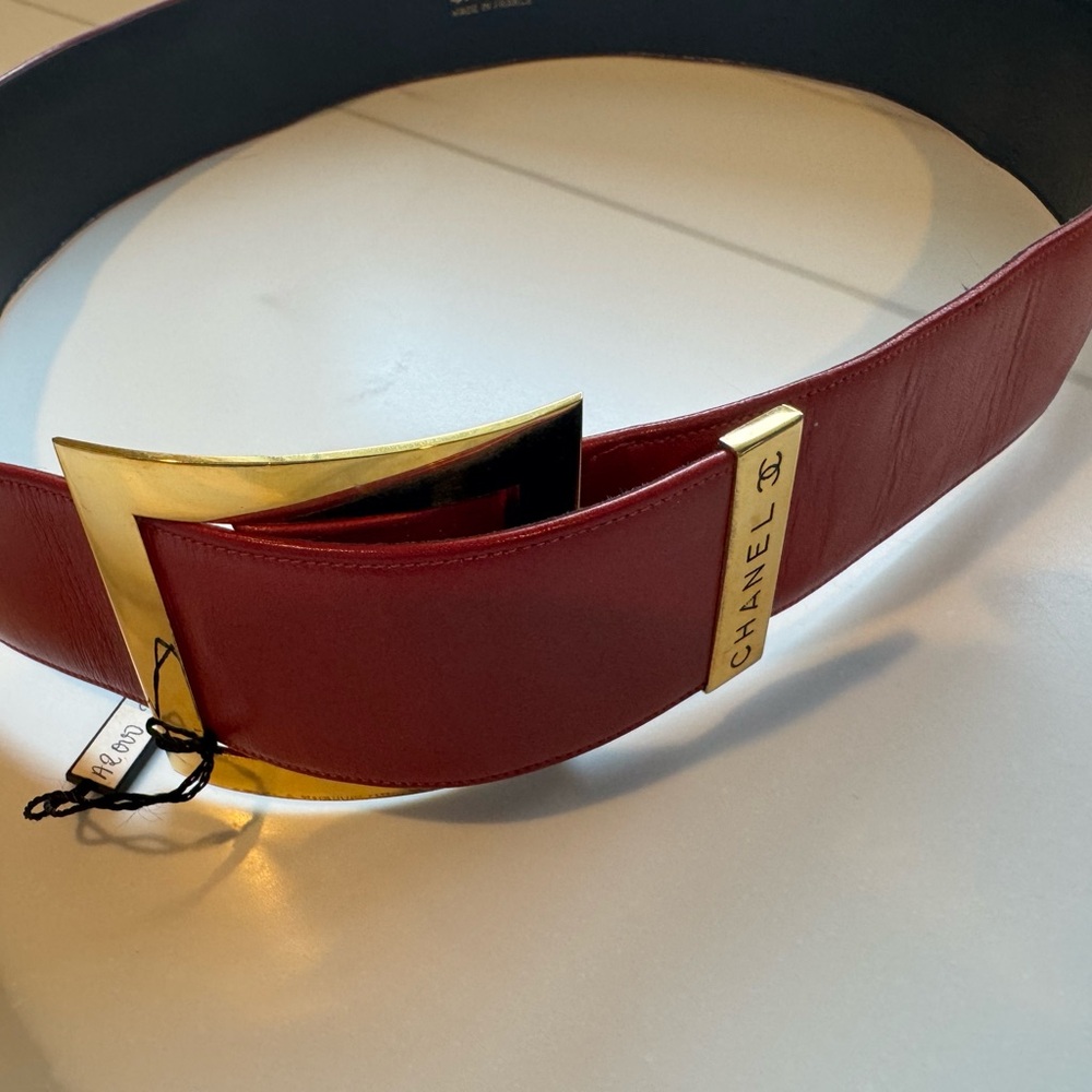 Vintage Chanel Burgundy Leather Gold Logo Buckle Waist Belt (Size 75) - Picture 3 of 9